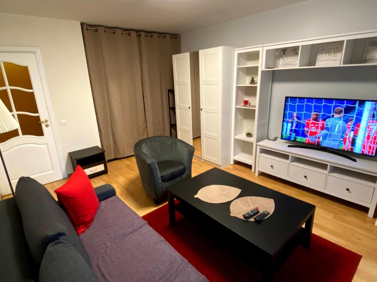 Your Home - Central Studio Apartment, Balcony, Parking & Self Check-In VNO Buitenkant foto